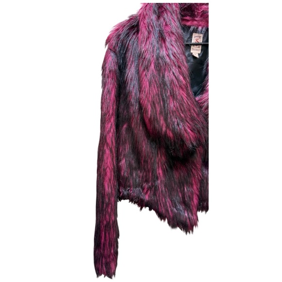 Dramatic Faux Fur Goth Jacket – M - Picture 4 of 17